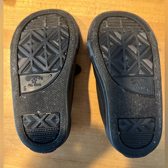 Size 5 (infant) black converse - Picture 3 of 4